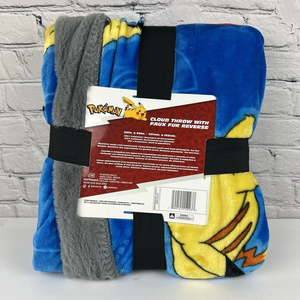 Pokemon Cloud Throw Blanket‎ 50x60 Faux Fur Reverse Pikachu Pokeball Northwest